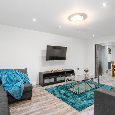 Onsitestays - Spacious 3 Bed House With Garden, Wifi & 4 Plus Parking Gravesend Buitenkant foto