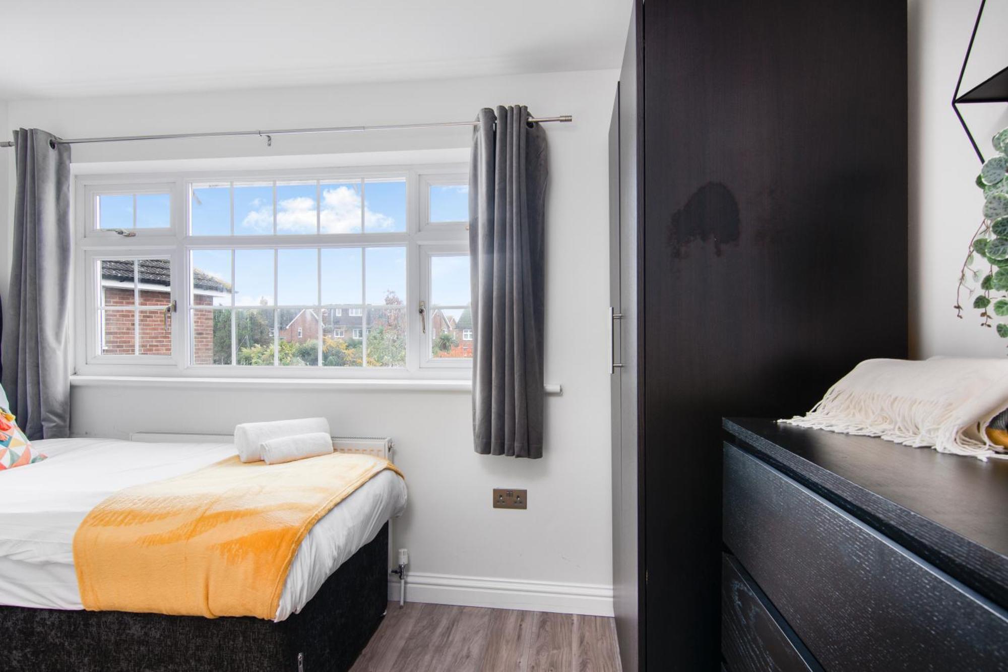 Onsitestays - Spacious 3 Bed House With Garden, Wifi & 4 Plus Parking Gravesend Buitenkant foto