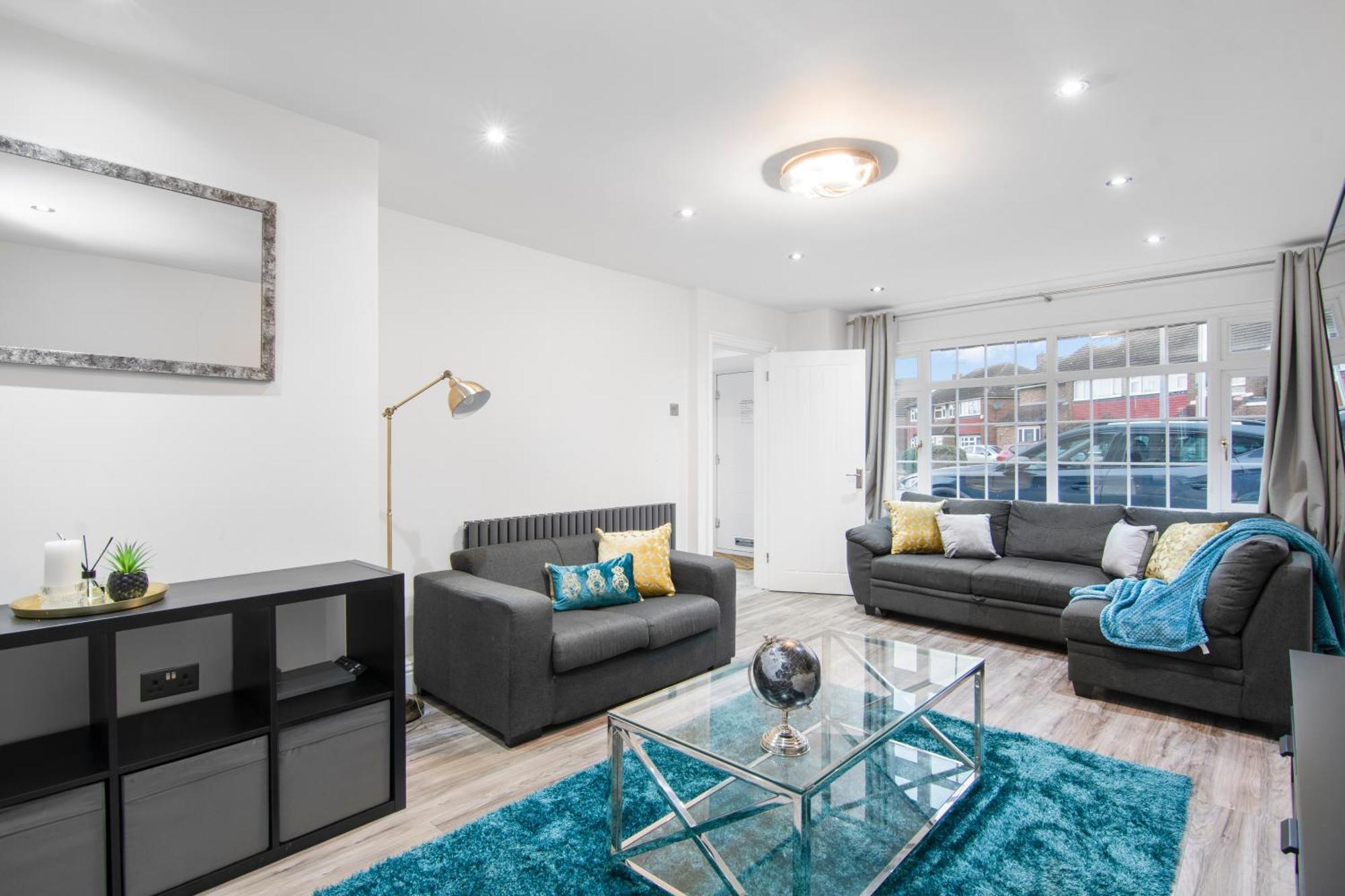 Onsitestays - Spacious 3 Bed House With Garden, Wifi & 4 Plus Parking Gravesend Buitenkant foto