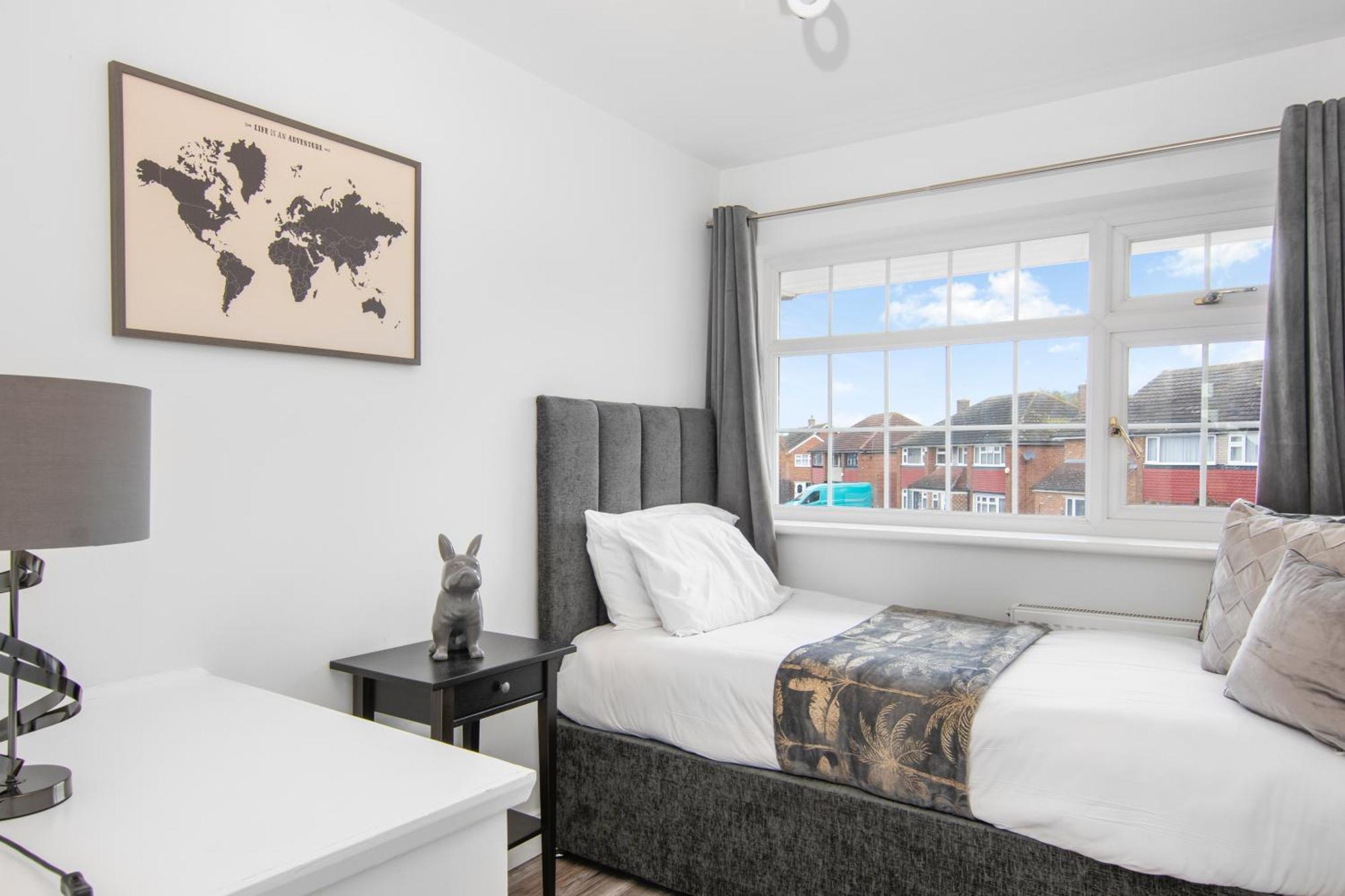 Onsitestays - Spacious 3 Bed House With Garden, Wifi & 4 Plus Parking Gravesend Buitenkant foto